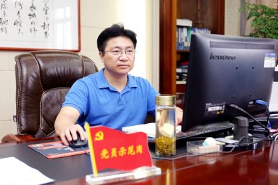 Create a party member demonstration post - let the bright red party flag fly in the heart